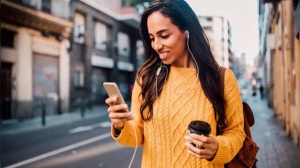 What Your Phone Grip Reveals About Your Personality: A Fun Quiz