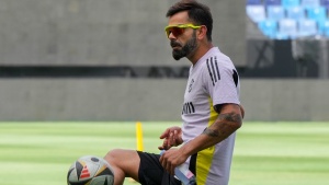 Virat Kohli trains hard at Lord's, poses with fans after practice